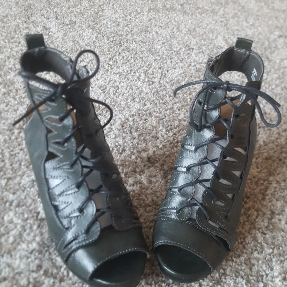 Madden Girl - Kishka Women's Sandals, Size 6.5, EC